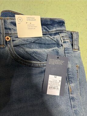 Vintage Straight - High Rise Jeans